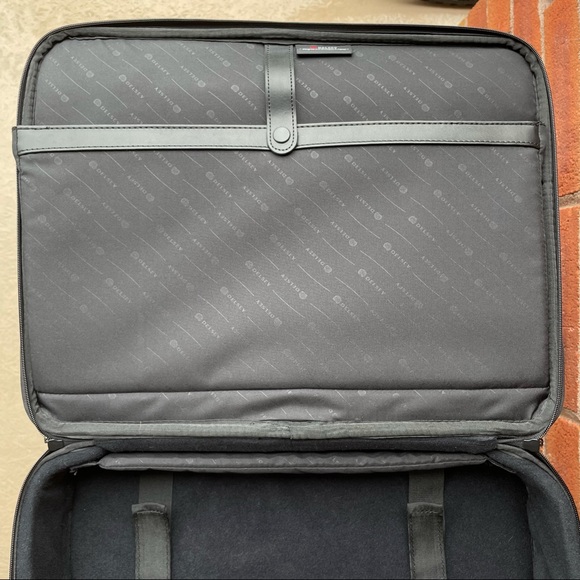 Delsey Black Laptop Office Messenger Bag with Pockets - Picture 5 of 16
